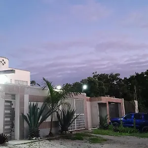 Guest house In Airport, Cancun